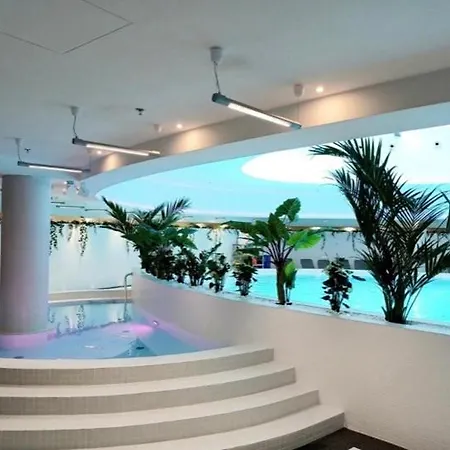 Hanza Tower Club Pool & Sauna & Jacussi & Apartmán
